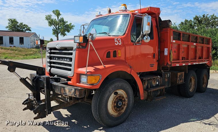 2001 Sterling LT7500  dump truck - DN8582