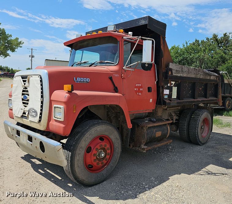 1995 Ford L8000  dump truck - DN8583