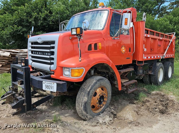 2003 Sterling LT7500  dump truck - DN8585