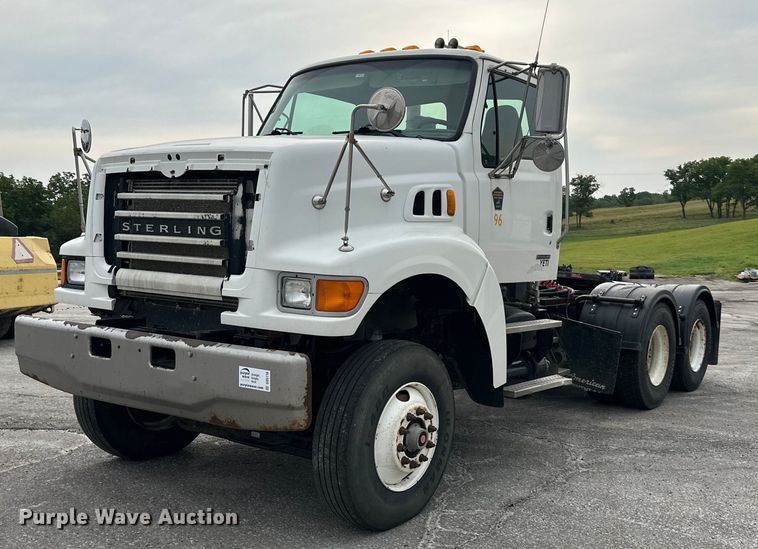 2006 Sterling L-Line  semi truck - DO5116