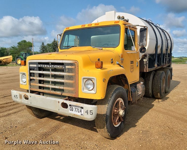 1983 International F1954  tank truck - DQ7468