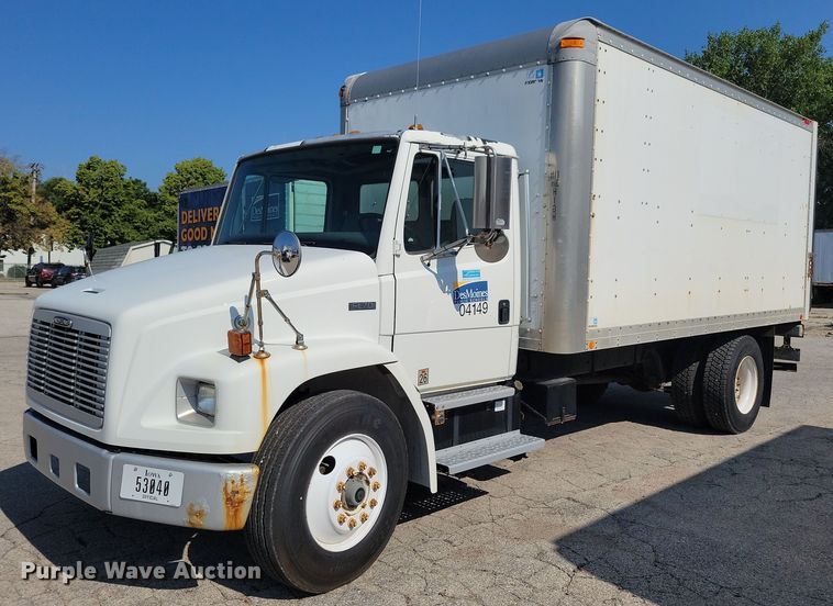 2004 Freightliner FL70  box truck - JO9230