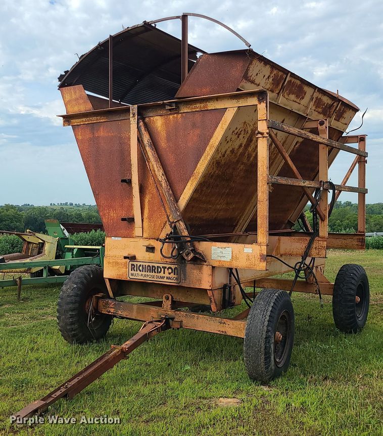 Richardton 1200  silage dump wagon - BR9781