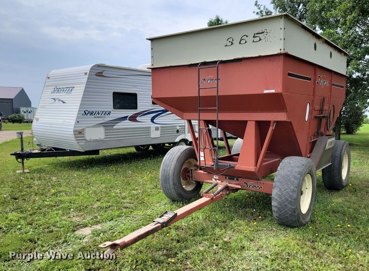 Demco 365  gravity wagon - ML9530