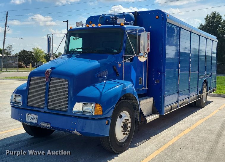 2001 Kenworth T300  delivery truck - BR9791