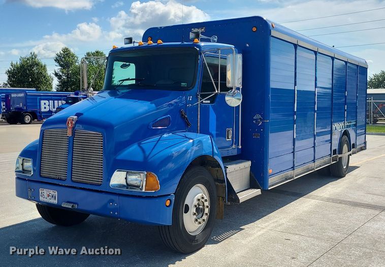 2001 Kenworth T300  delivery truck - BR9792