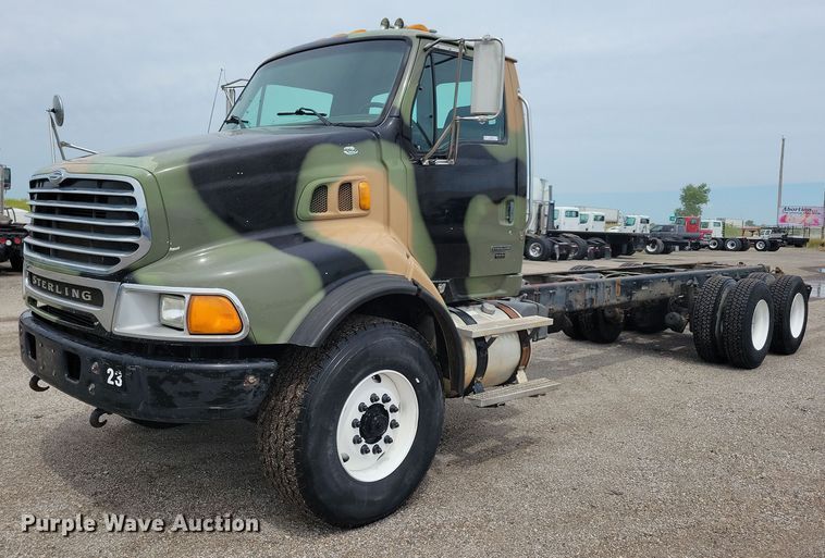 2005 Sterling LT9500  truck cab and chassis - JO9288