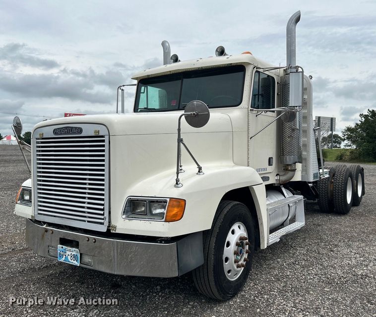 1996 Freightliner FLD semi truck - KW9176
