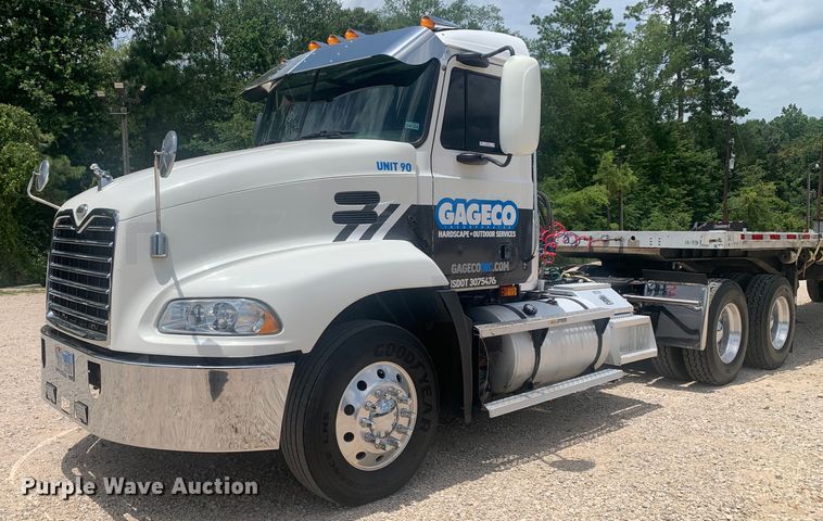 2000 Mack CX613  semi truck - LH9746