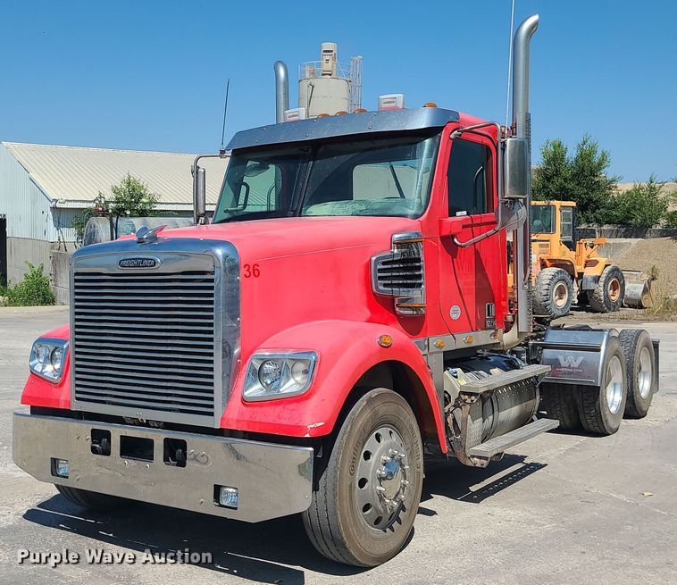 2015 Freightliner Coronado SD122  semi truck - MO9989