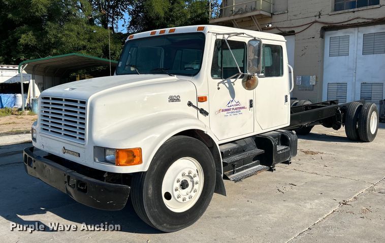 1999 International 4900  Crew Cab truck cab and chassis - OK9664