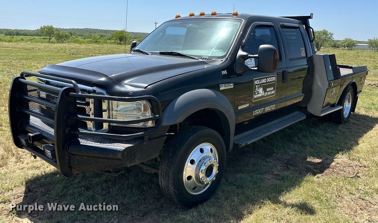 2005 Ford F550  Crew Cab flatbed truck - DH8582