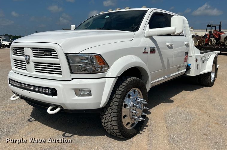 2012 Dodge Ram 5500HD  Crew Cab flatbed pickup truck - DI7905