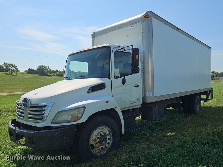 2007 Hino 338  delivery truck - DN8618