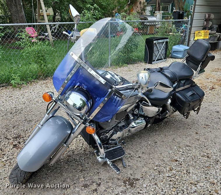 2005 Honda VTX1300R  motorcycle - LM9086