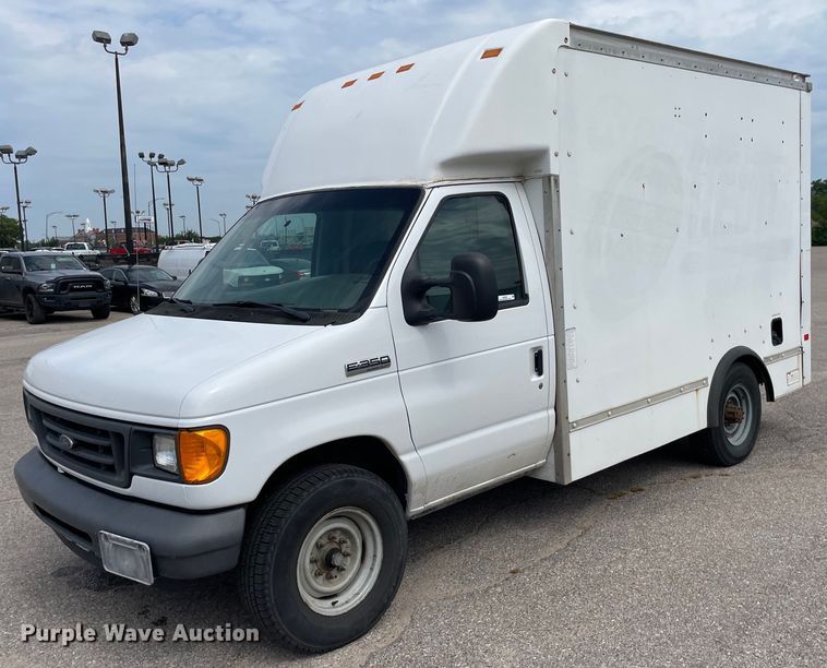 2007 Ford E350 Super Duty  box truck - LS9351