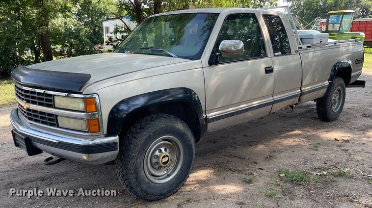 1992 Chevrolet K2500  Ext. Cab pickup truck - LS9443