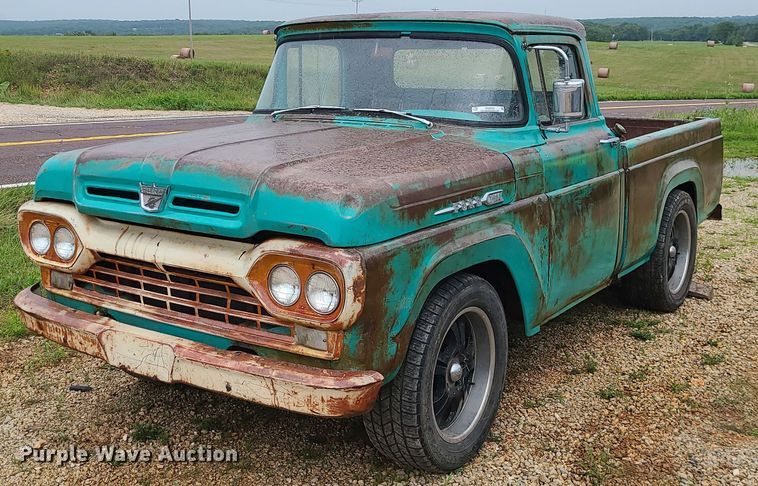 1960 Ford F100  pickup truck - MG9582