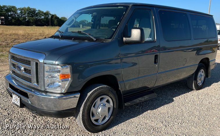 2013 Ford E350  van - NA9012