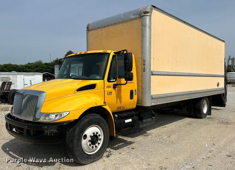 2006 International 4300  box truck - OK9654