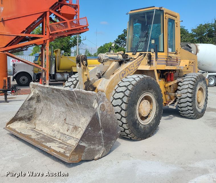 1995 Case 621B  wheel loader - DC6014