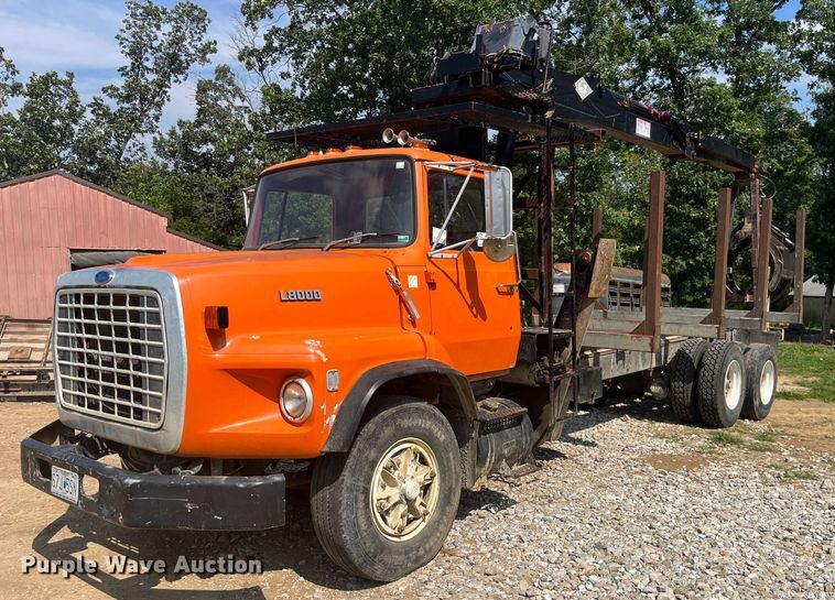 1987 Ford L8000  log loader truck - DP0538