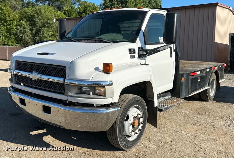 2003 Chevrolet C4500  flatbed truck - DS2042