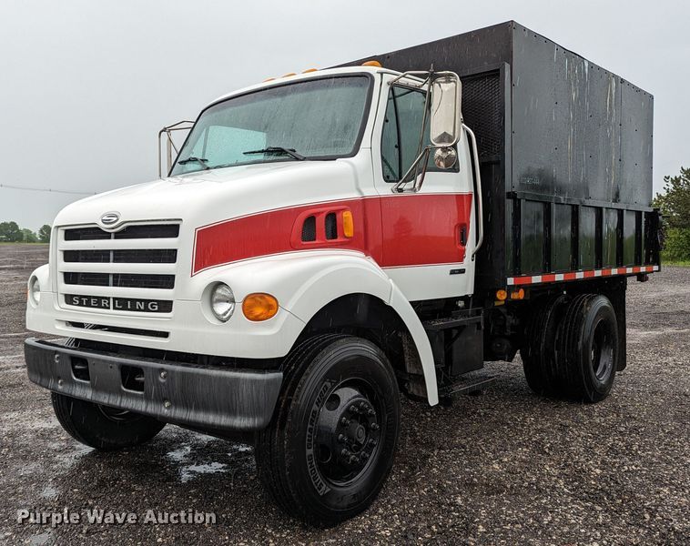 2002 Sterling L7500  chipper truck - KB9426