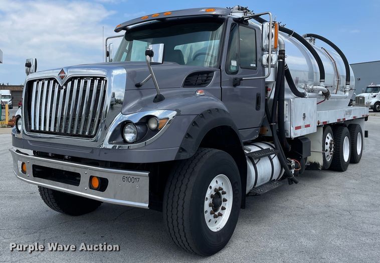 2016 International WorkStar 7600  vacuum truck - LJ9782