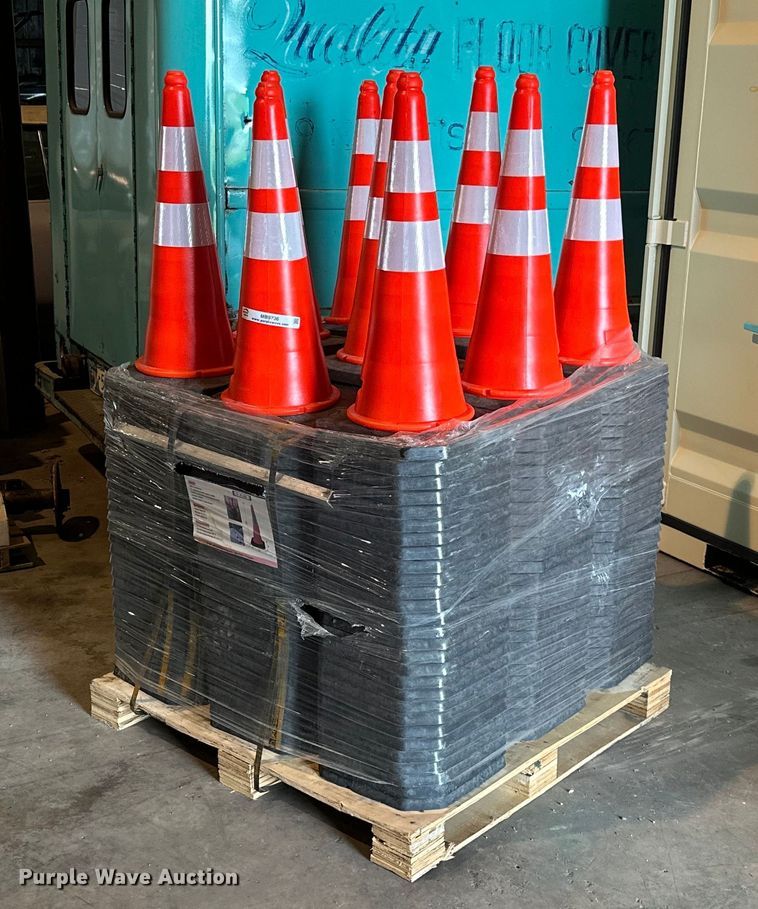 (250) traffic cones - MB9736