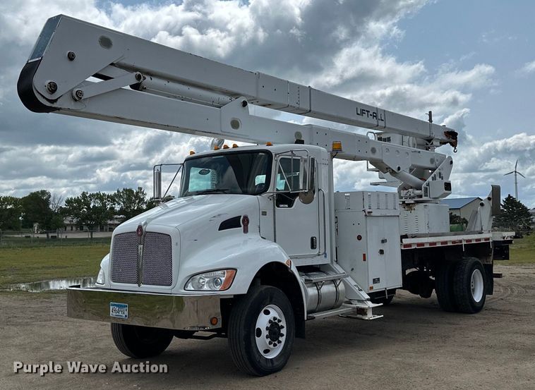 2010 Kenworth T370  bucket truck - MQ9293