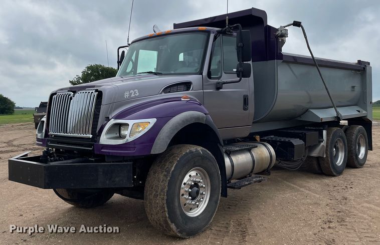 2007 International 7600  dump truck - MS9573