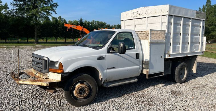 2001 Ford F450 XL  chipper truck - NA9000