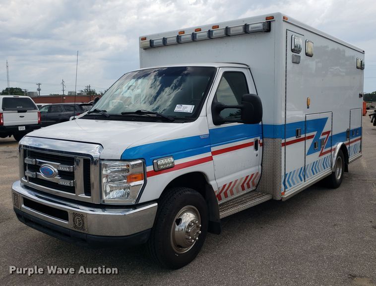 2016 Ford E450  ambulance - DK7416