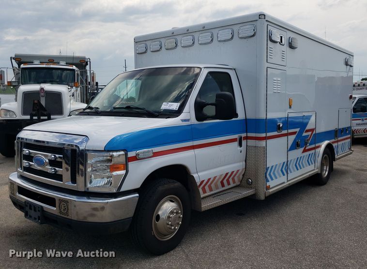 2016 Ford E450  ambulance - DK7417
