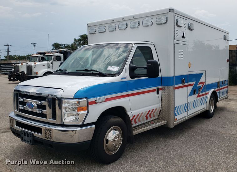 2016 Ford E450  ambulance - DK7418