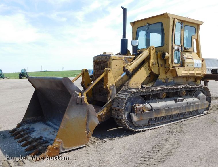 1975 Caterpillar 977L  track loader - DM2589
