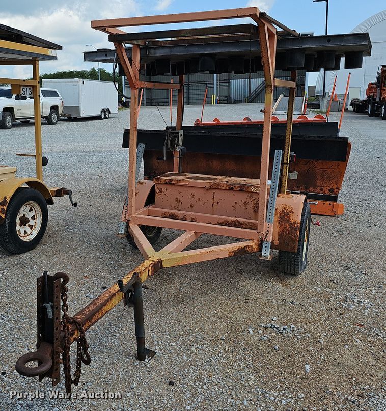 2004 Ver-Mac ST-4825  arrow board trailer - DQ0098