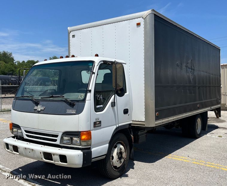 2003 Chevrolet W5500  box truck - LE9596