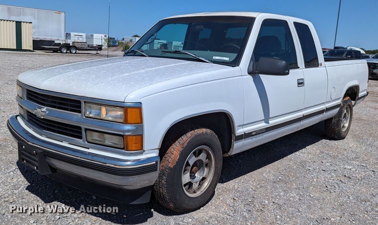 1997 Chevrolet Silverado C1500  Ext. Cab pickup truck - LM9822