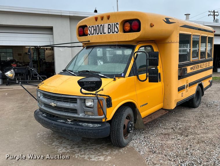 1999 Chevrolet Express 3500  school bus - NP9861