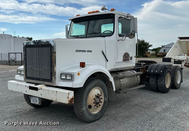 1998 Western Star 4964FX  semi truck - NP9902