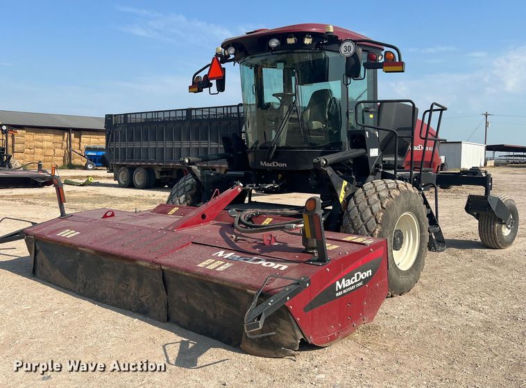 2017 MacDon M1240  swather / windrower - DN3057