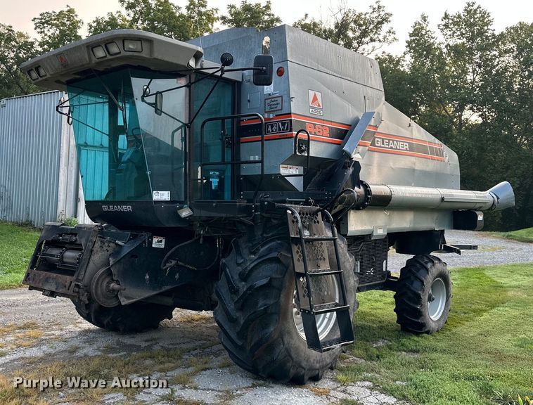 1996 Gleaner R62  combine - DS2063