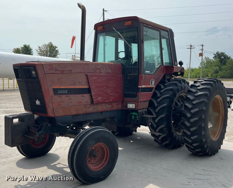 1981 International 5088  tractor - MG9367