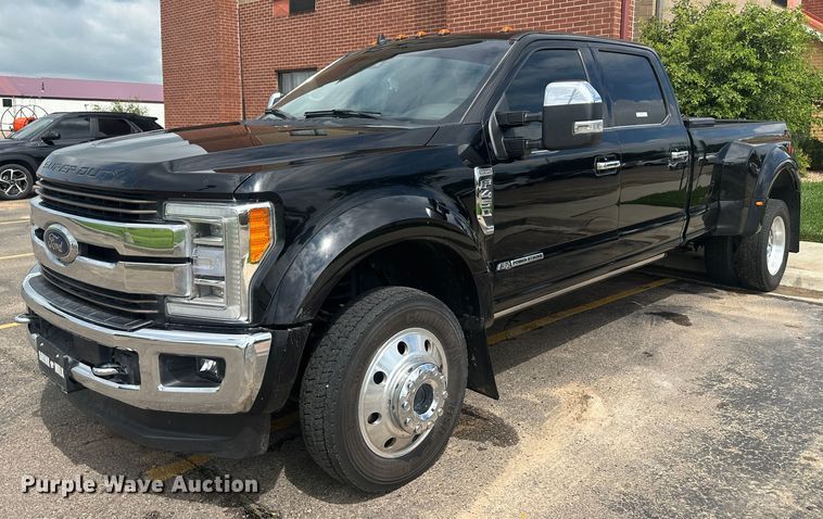 2019 Ford F450 Super Duty King Ranch  Crew Cab pickup truck - NM9390