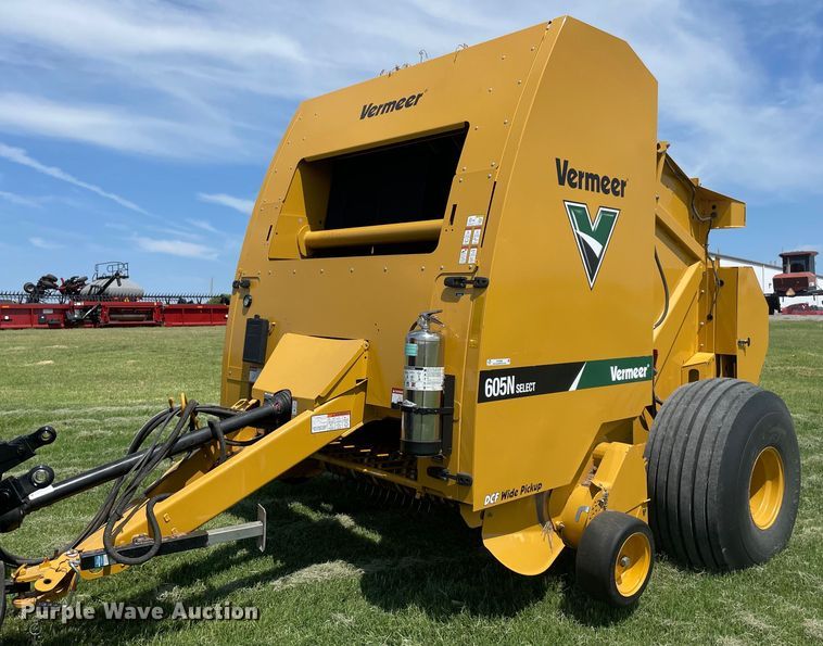 2020 Vermeer 605N  round baler - NT9395