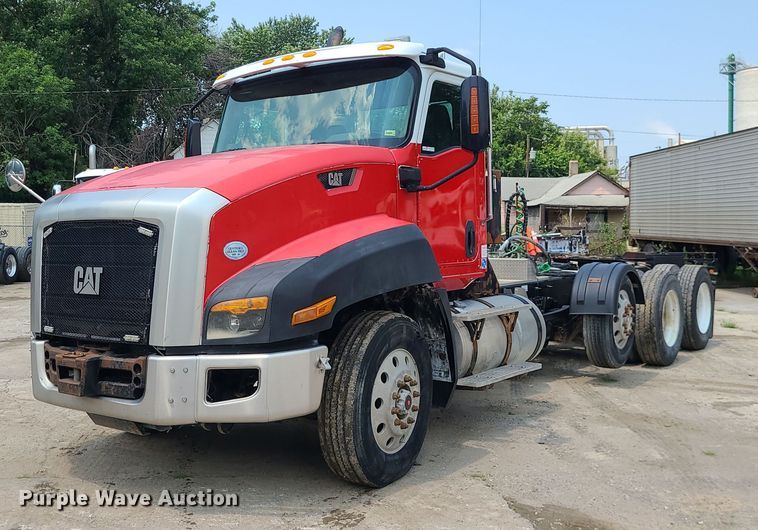 2013 Caterpillar CT660  semi truck - BR9779