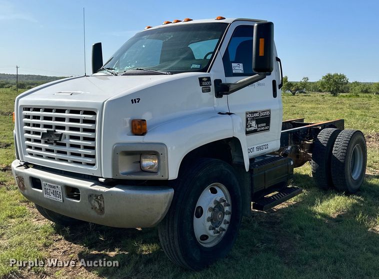 2005  Chevrolet C6500  truck cab and chassis - DH8574
