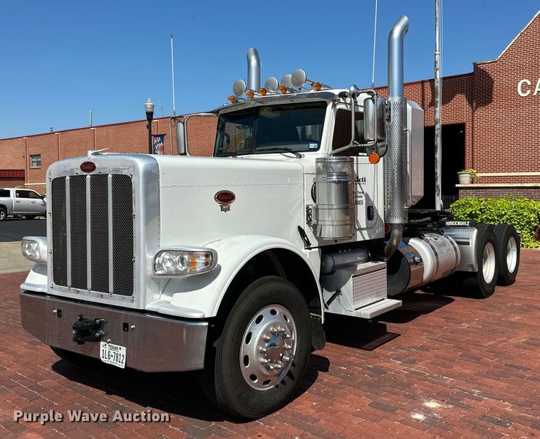 2017 Peterbilt 389  semi truck - KM9855